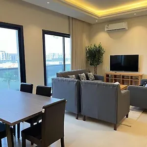 Luxurious North شقة